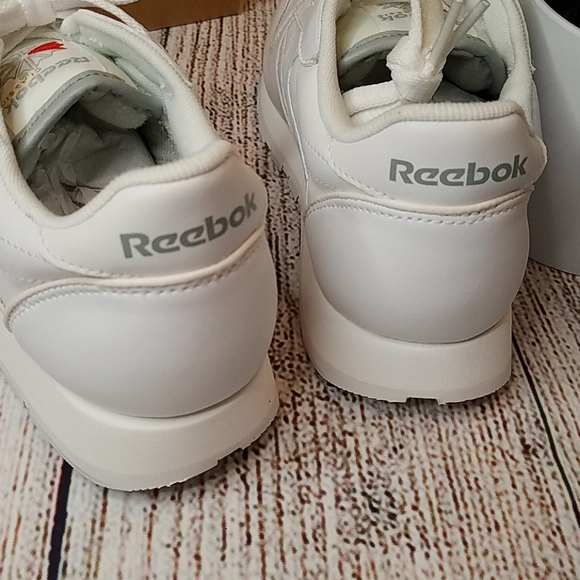 *DONATED* NIB REEBOK CLASSIC WHITE TENNIS SHOES - Picture 4 of 8
